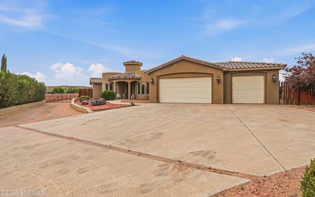 Building Photo - 810 Banna Ct
