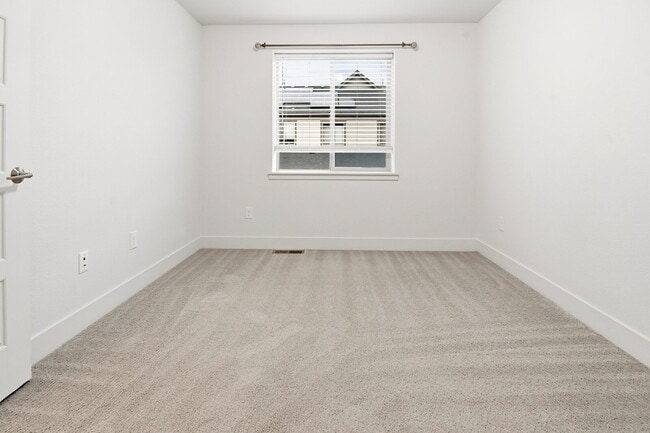 Building Photo - $2,645.95, 3 bed, 2.5 bath end unit located in Aurora with a washer and dryer.