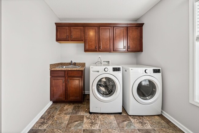 Building Photo - 2499 Old Timber Ct