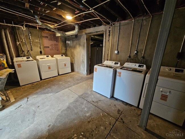 Building Photo - 2218 Highland Ave