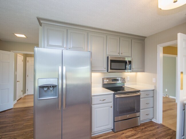 Building Photo - Beautiful Home in Athens City near Buc-ees!