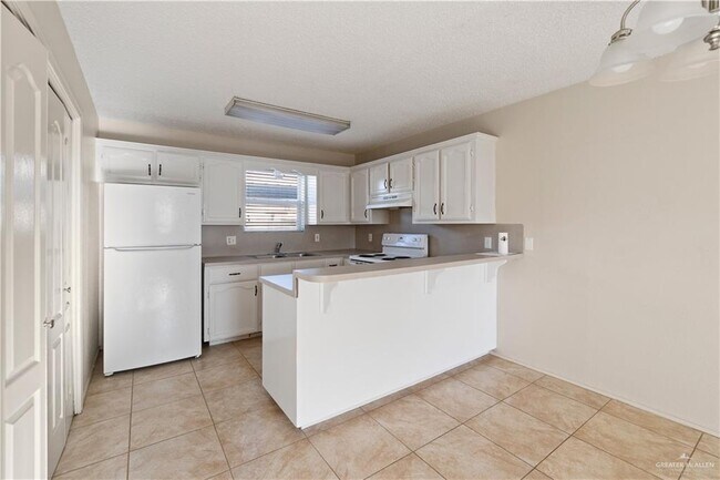 Building Photo - 2501 Hibiscus Ave