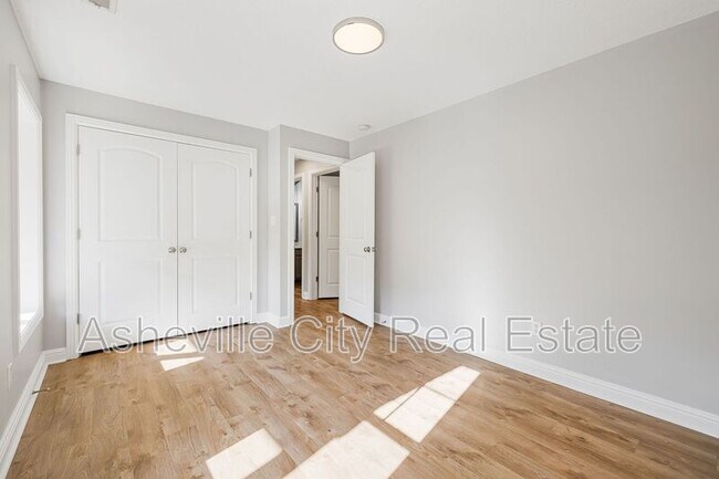 Building Photo - 84 Green Oak Rd