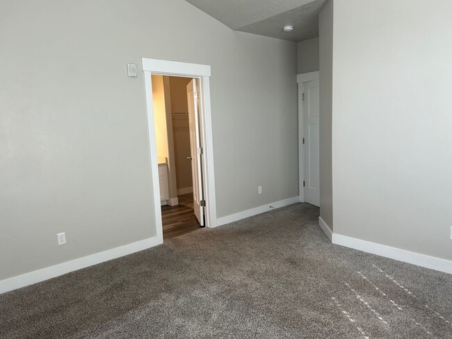 Building Photo - `1747 N Exchange Park Rd #Z-304
