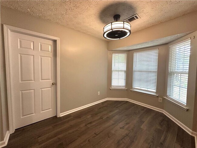 Building Photo - 1080 Hunters Crossing Ln