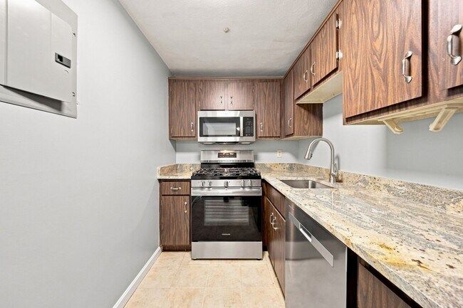 Building Photo - 20 Kenmar Dr