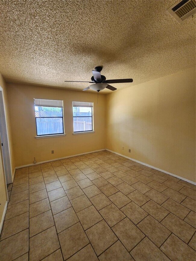 Building Photo - 2610 Garrettson Dr