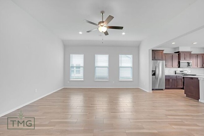 Building Photo - New Listing! Enclave at Parker Village!
