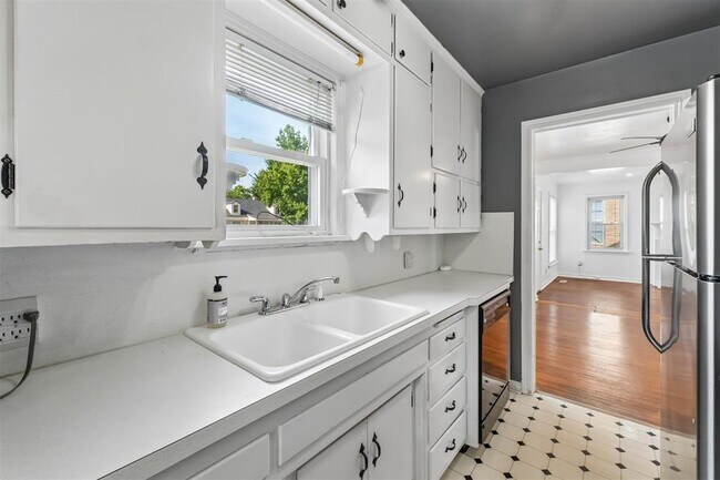 Building Photo - 2512 NW 32nd St