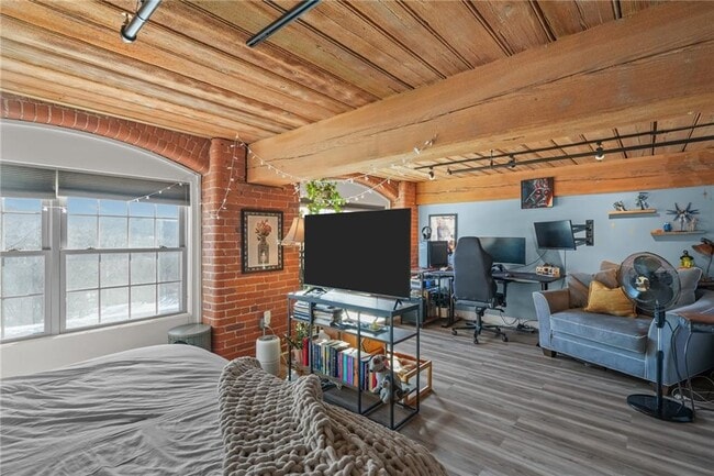 Building Photo - 1 Tupperware Dr