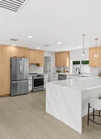 Primary Photo - 608 SE 2nd Ave