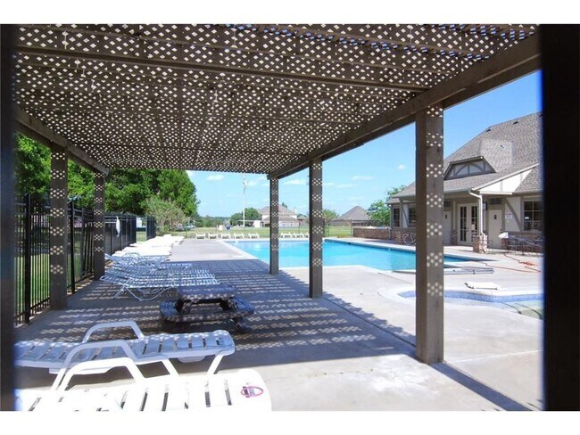 Building Photo - 17408 Braken Dr