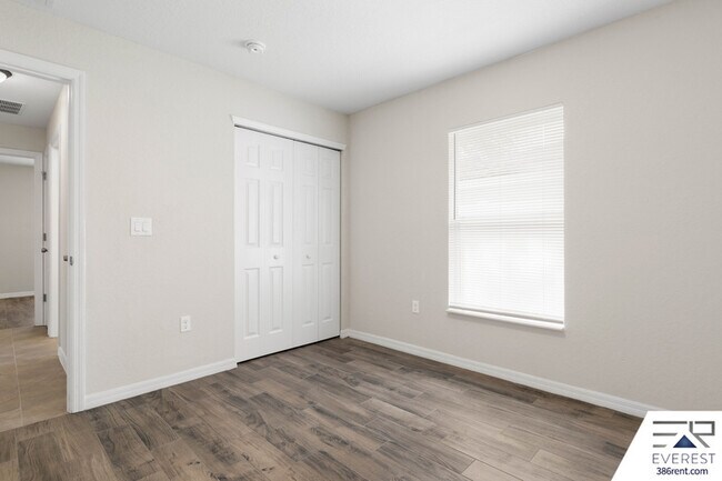 Building Photo - 734 Flora St