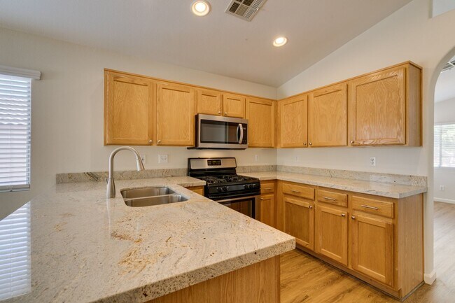 Building Photo - 3-Bedroom Home with Upgraded Cooling & Gre...