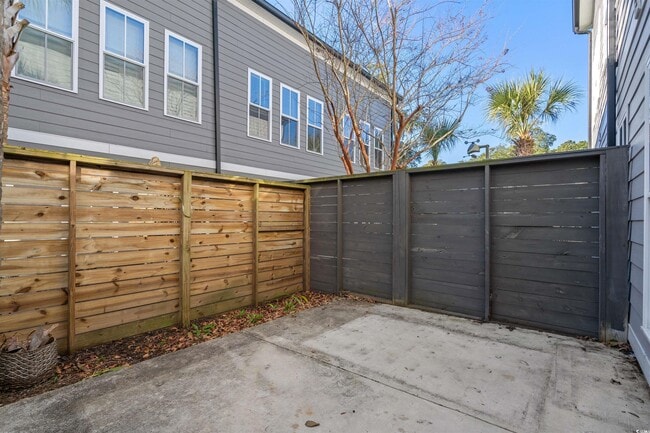 Building Photo - 80 Shady Oak Ln