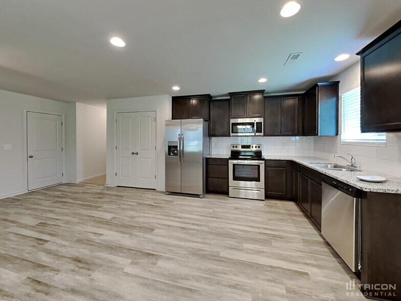 Building Photo - 4951 Westerly Dr