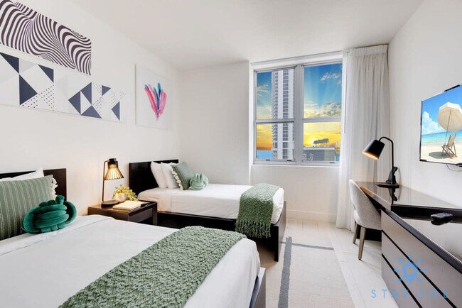 Building Photo - 4010 S Ocean Dr