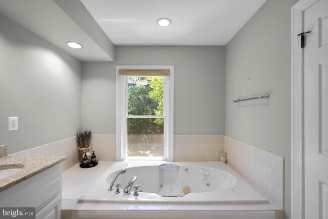 Building Photo - 1532 Hampton Hill Cir