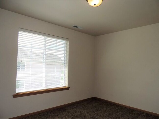 Building Photo - $1,085 | 2 Bedroom, 2 Bathroom 3rd Floor C...