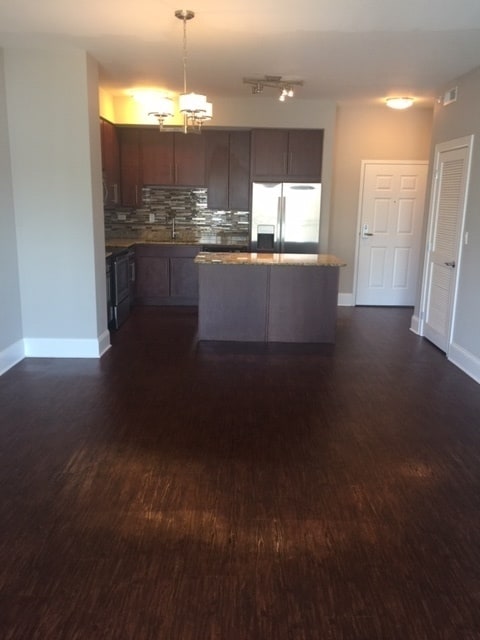 Building Photo - 728 N Diamond Lake Rd