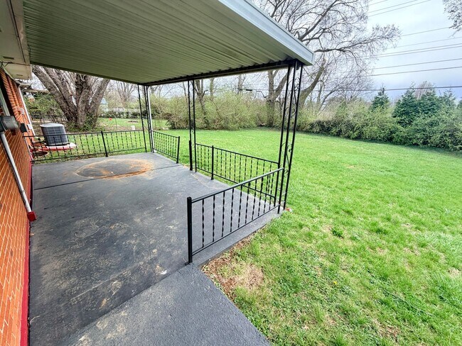 Building Photo - 1134 Oakwood Dr