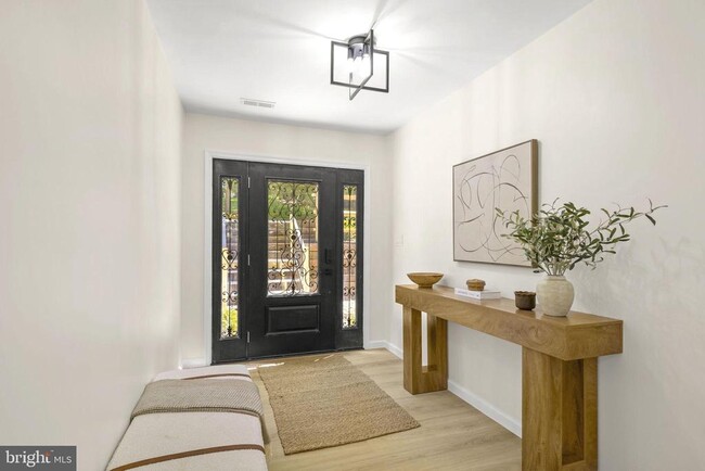 Building Photo - 440 Redbud Ln