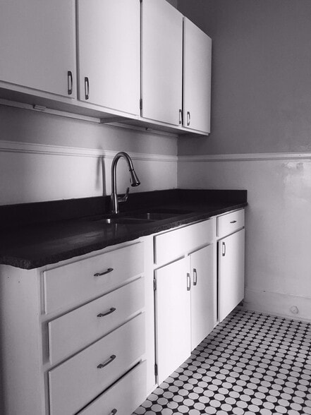 Building Photo - 880 E 100 S