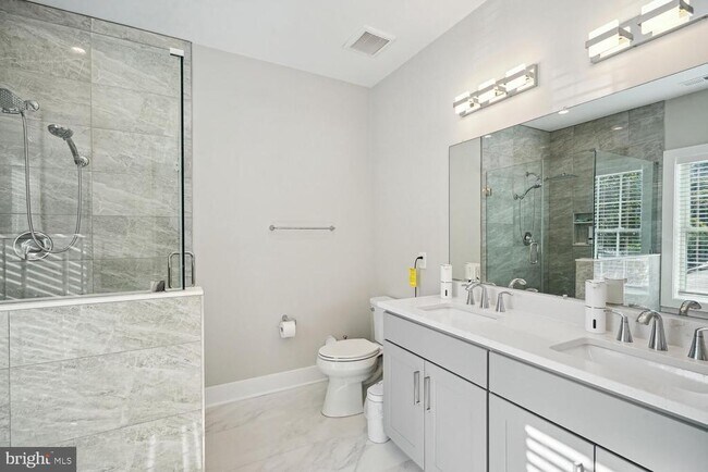 Building Photo - 1555 Rivertown Pl