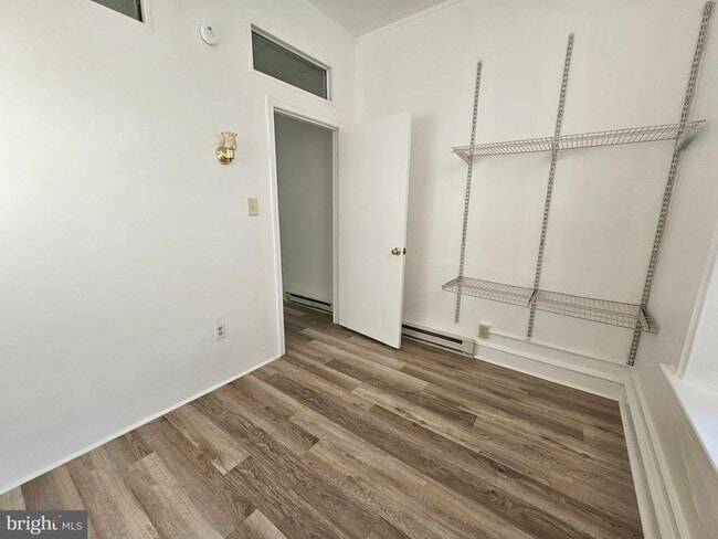 Building Photo - 302 W Main St