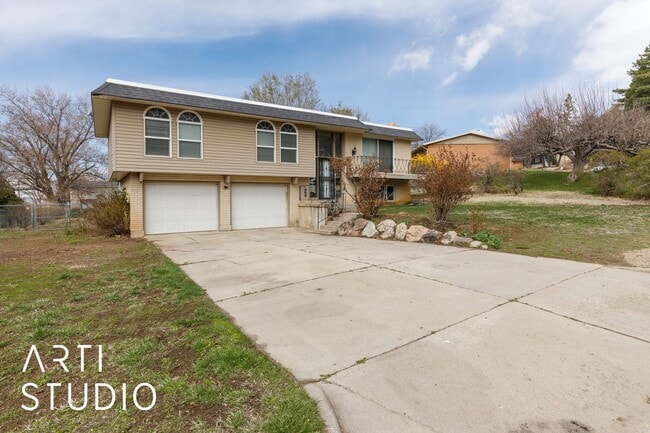 Building Photo - Move-In Ready! Beautiful 3-Bedroom Home in...