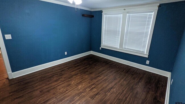 Building Photo - 2009 W Shaw St