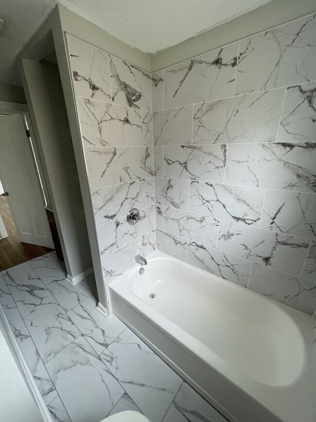 Building Photo - 2107 Montesquieu St