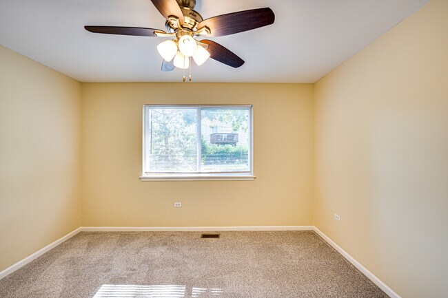 Building Photo - 3147 Saganashkee Ln