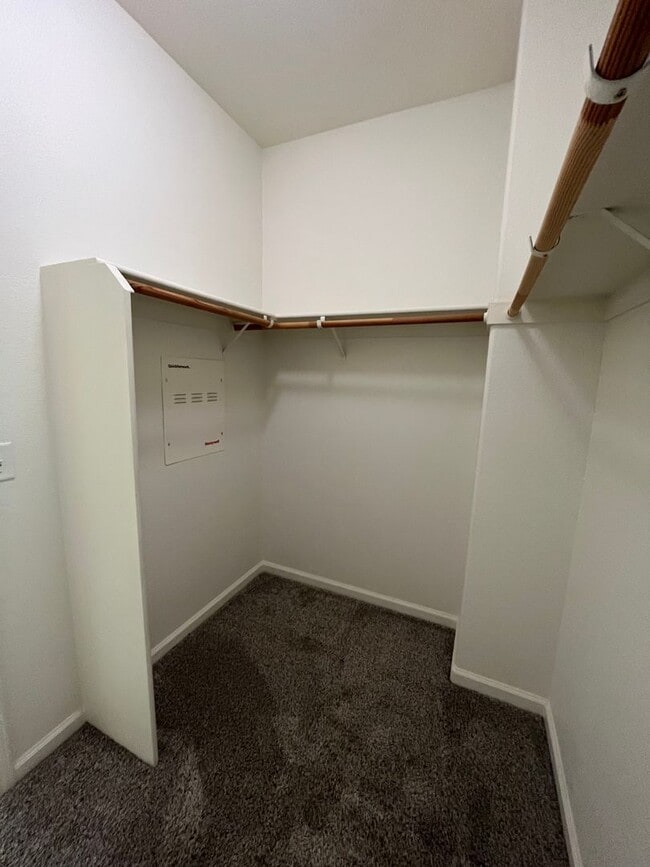Building Photo - HAMPTON VILLAGE - 2 BR / 2 BA CONDO AVAILABLE NOW!