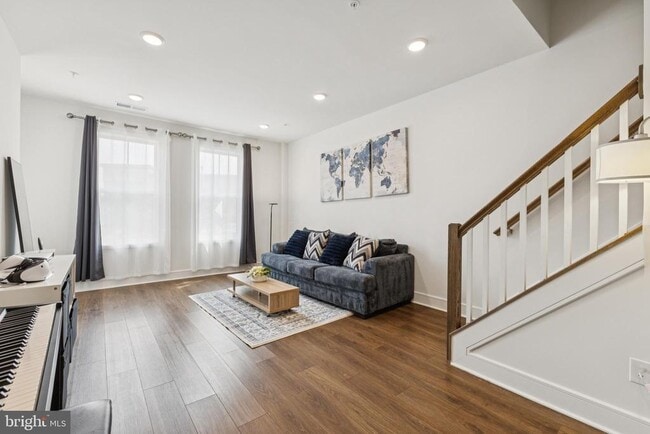 Primary Photo - 42597 Nubbins Ter