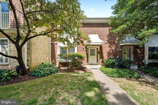 Primary Photo - 3881 Persimmon Cir