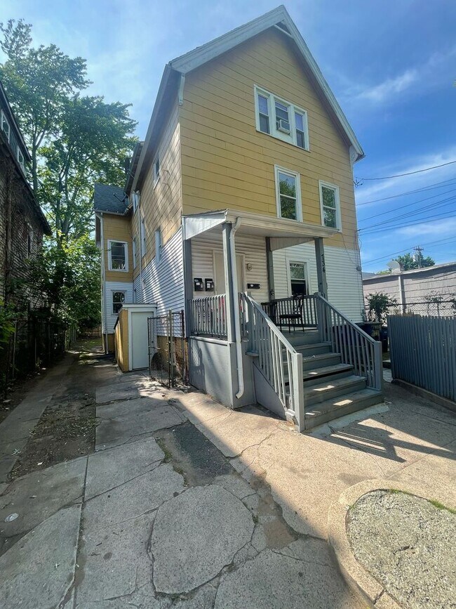 Primary Photo - 734 Orchard St