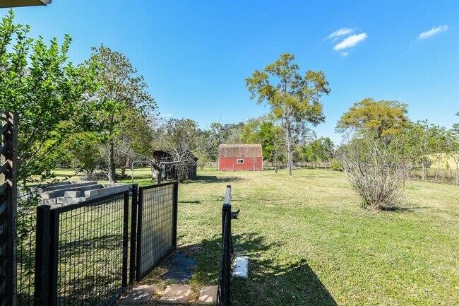 Building Photo - 8710 West Ln