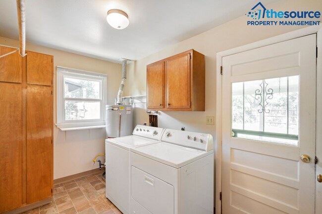 Building Photo - 3 Bedroom Brick Ranch