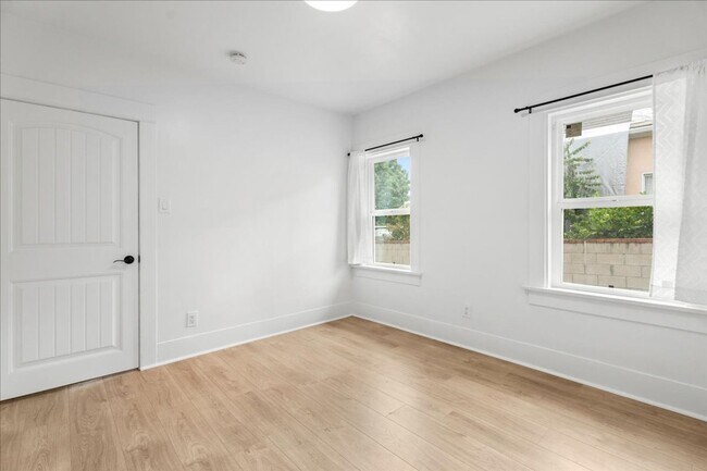 Building Photo - Fully Renovated 3 Bed 2 Bath Craftsman In ...