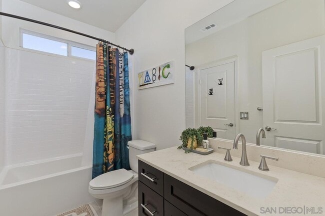 Building Photo - Chula Vista - Adorable 3 Bedroom 3 Bath To...