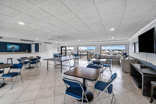 Building Photo - 108 Lakeshore Dr