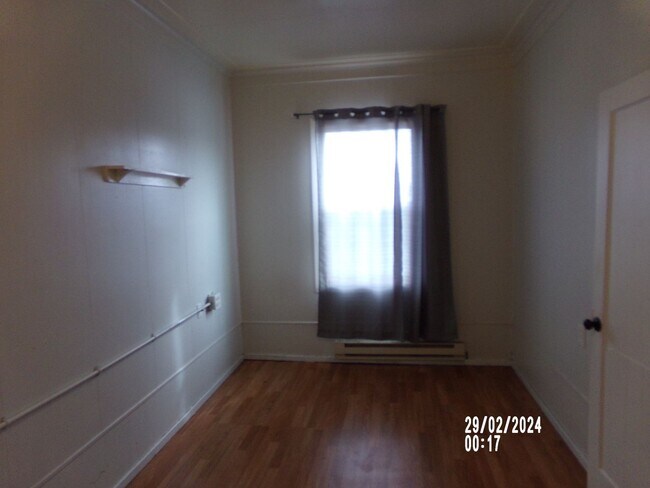 Building Photo - 4bd 1ba Home