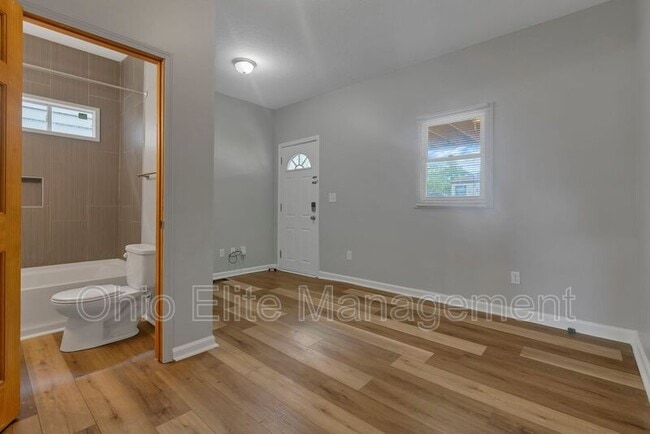 Building Photo - 2023 Sullivant Ave