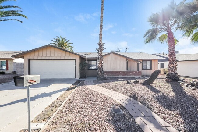 Primary Photo - 15253 N 53rd Ave