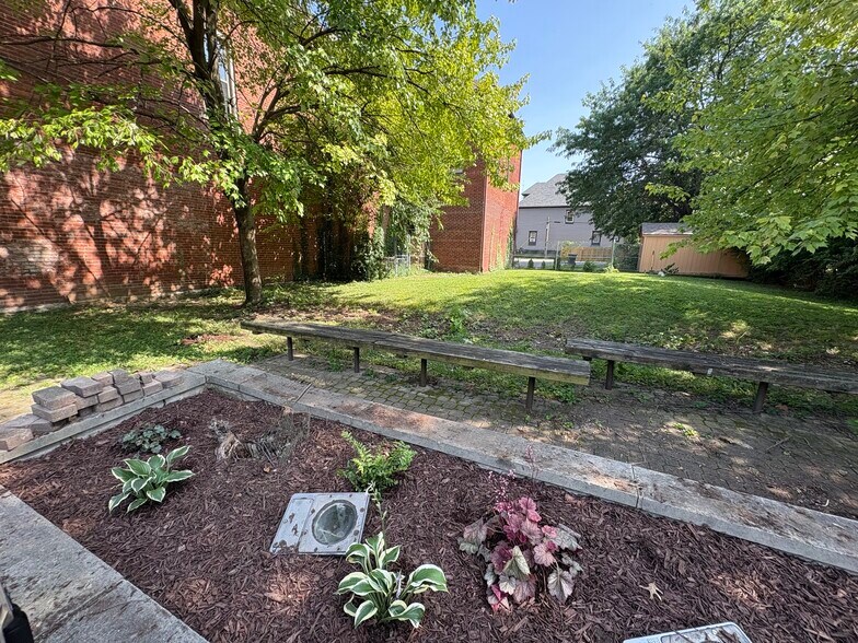 Exterior - 1641 E Michigan St