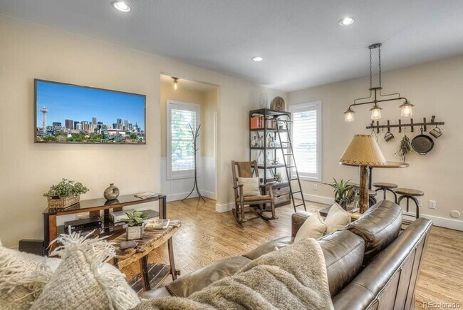 Building Photo - Beautiful 2 Bed/2.5 Bath Home in the Highl...