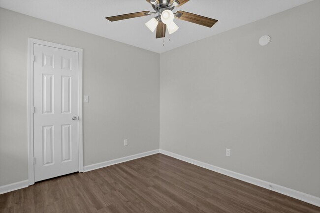 Building Photo - 1676 Joy Cir