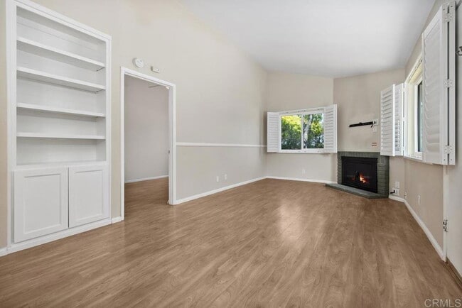 Building Photo - "Chic La Jolla 1BR Retreat: Spacious 710 S...