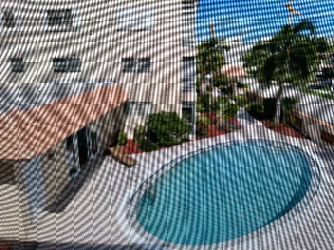 Building Photo - 371 SW 8th St